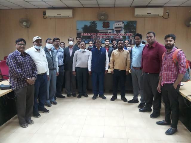 Ecosense established a Solar PV and Solar Thermal Lab at Jabalpur Engineering College